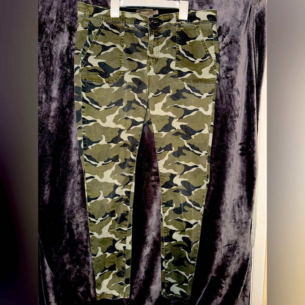 Torrid Feel The Fit Women's Size 14 Camo Print Skinny Jeans Pants Green Stretch